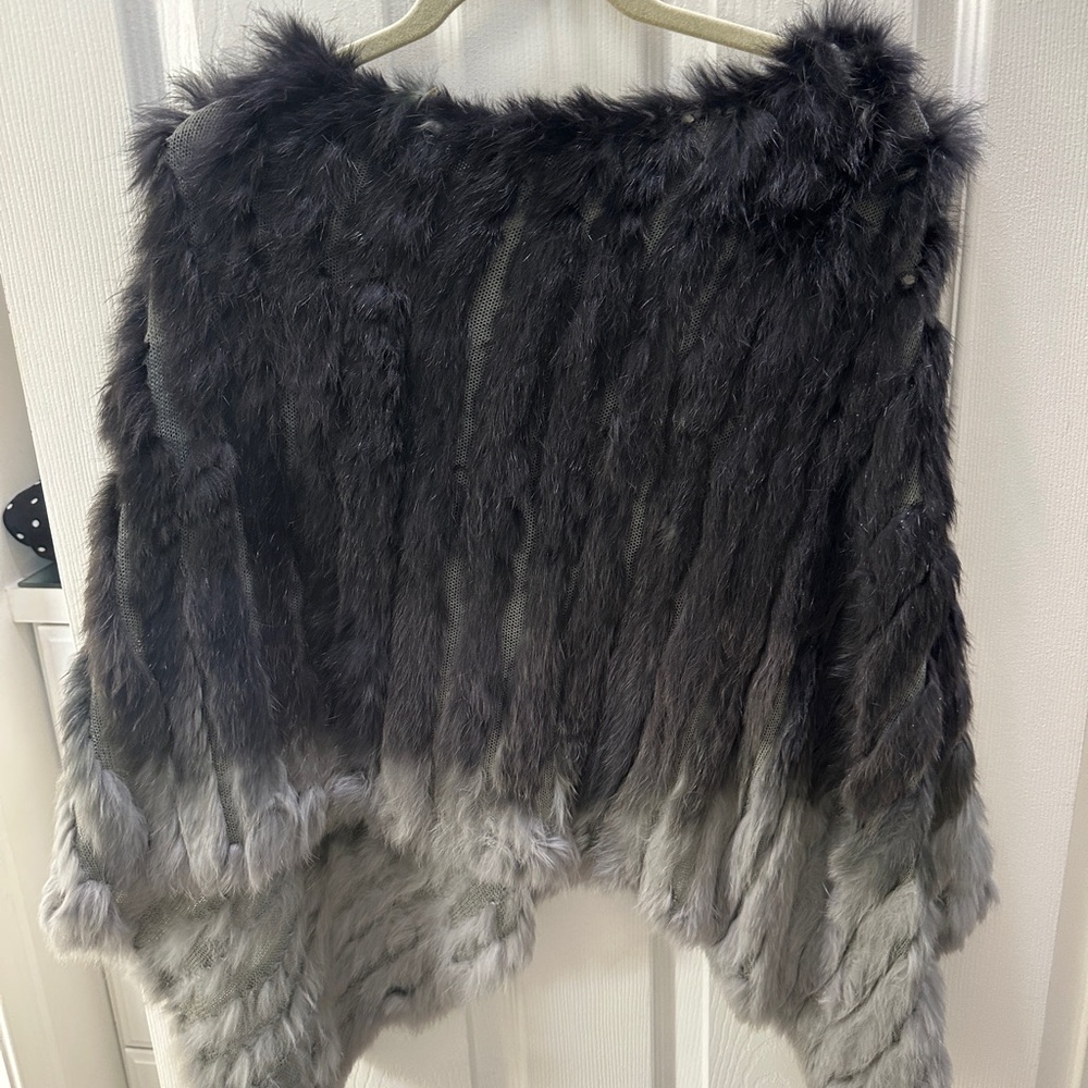 Chic Rabbit Fur cape/shawl in Black and Gray